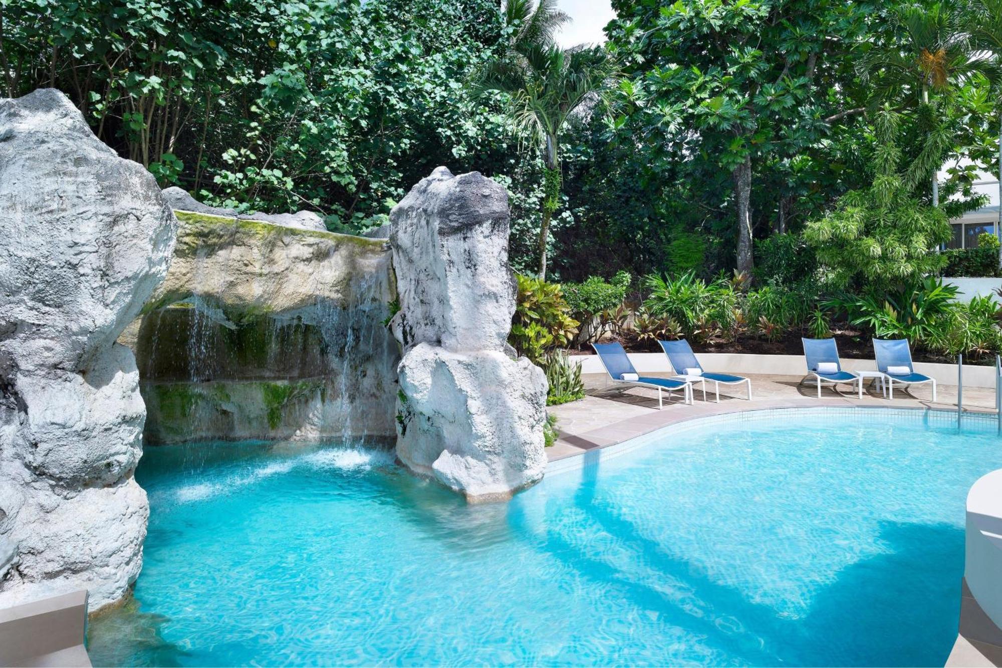 טומון The Westin Resort Guam מראה חיצוני תמונה
